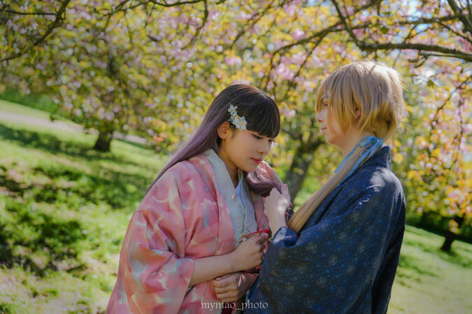 Gauche : yuzuriin / Droite : sayitwithsmile